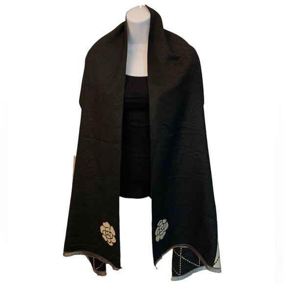 š¤Camellia Flower reversible shawl - Picture 4 of 6